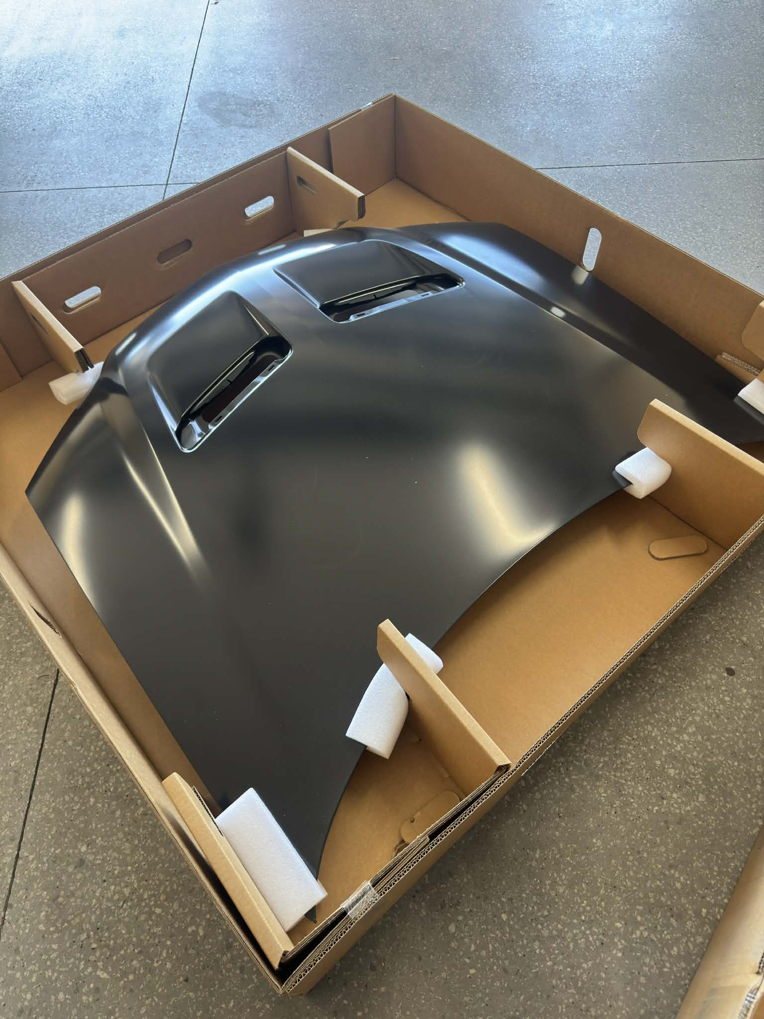 GM HSV VE Bonnet E2 E3 Vented Style - 92232814