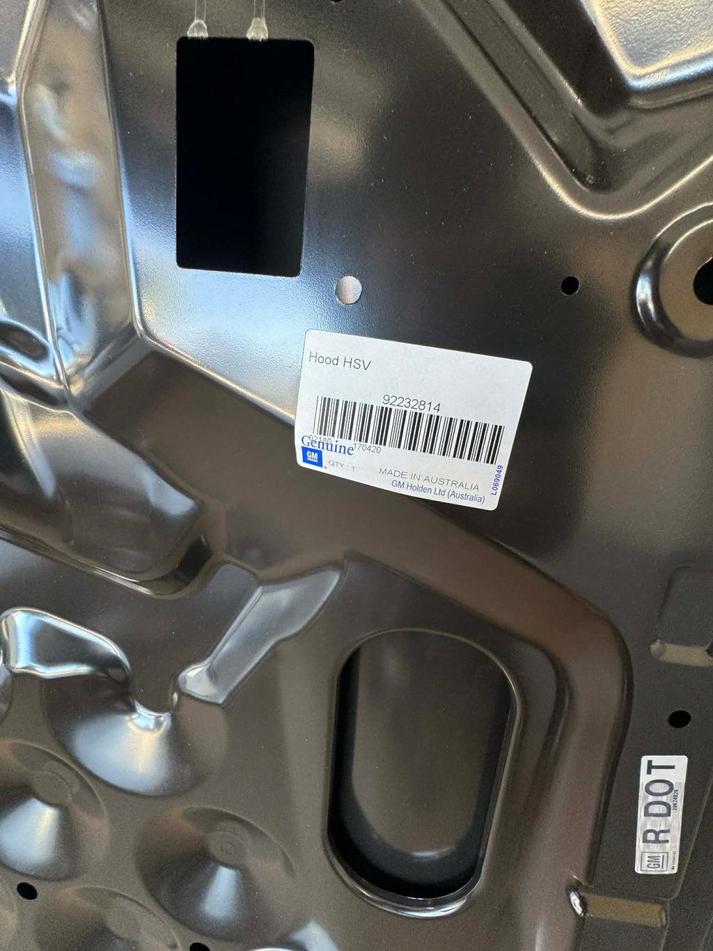 GM HSV VE Bonnet E2 E3 Vented Style - 92232814