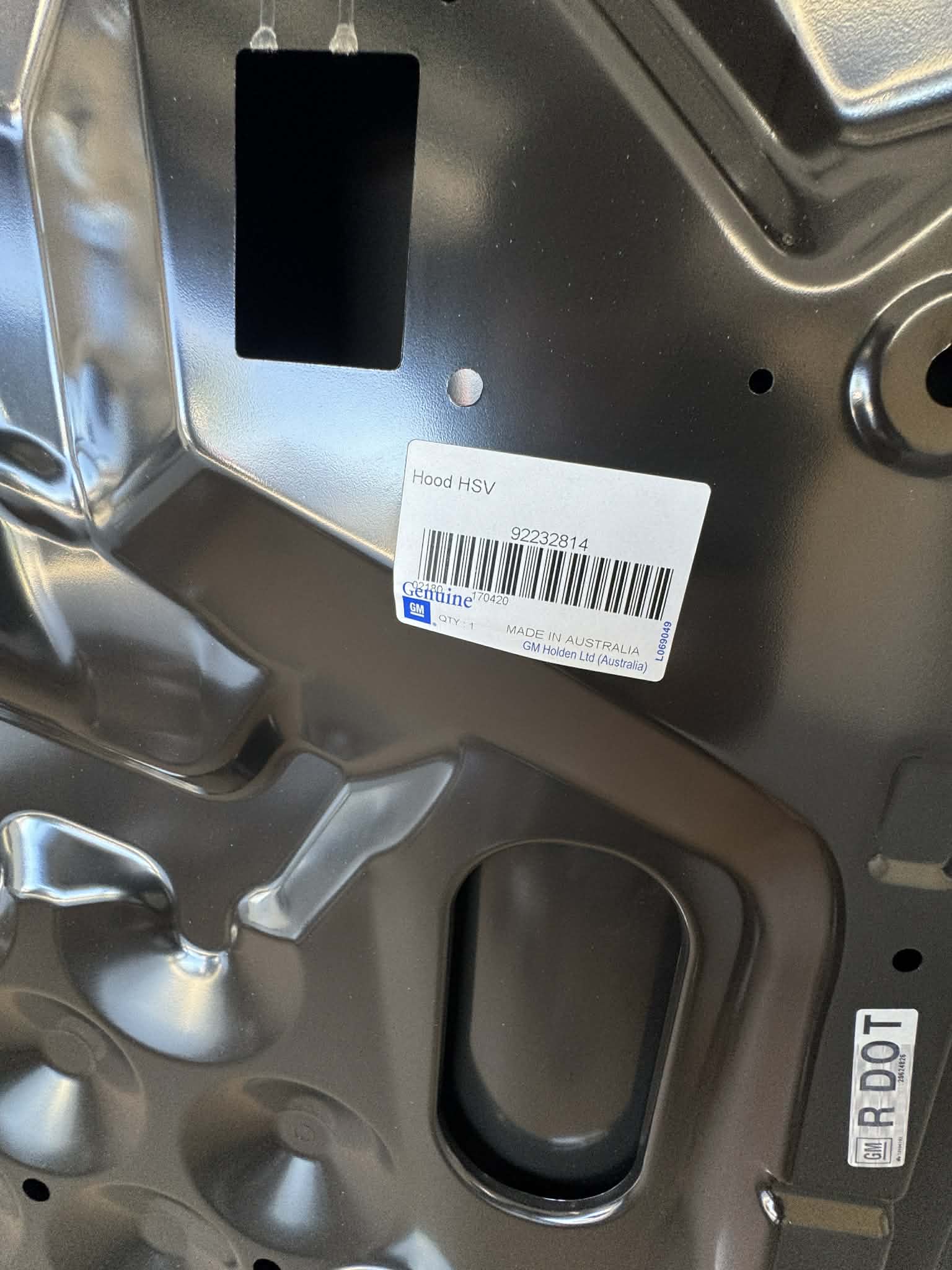 GM HSV VE Bonnet E2 E3 Vented Style - 92232814